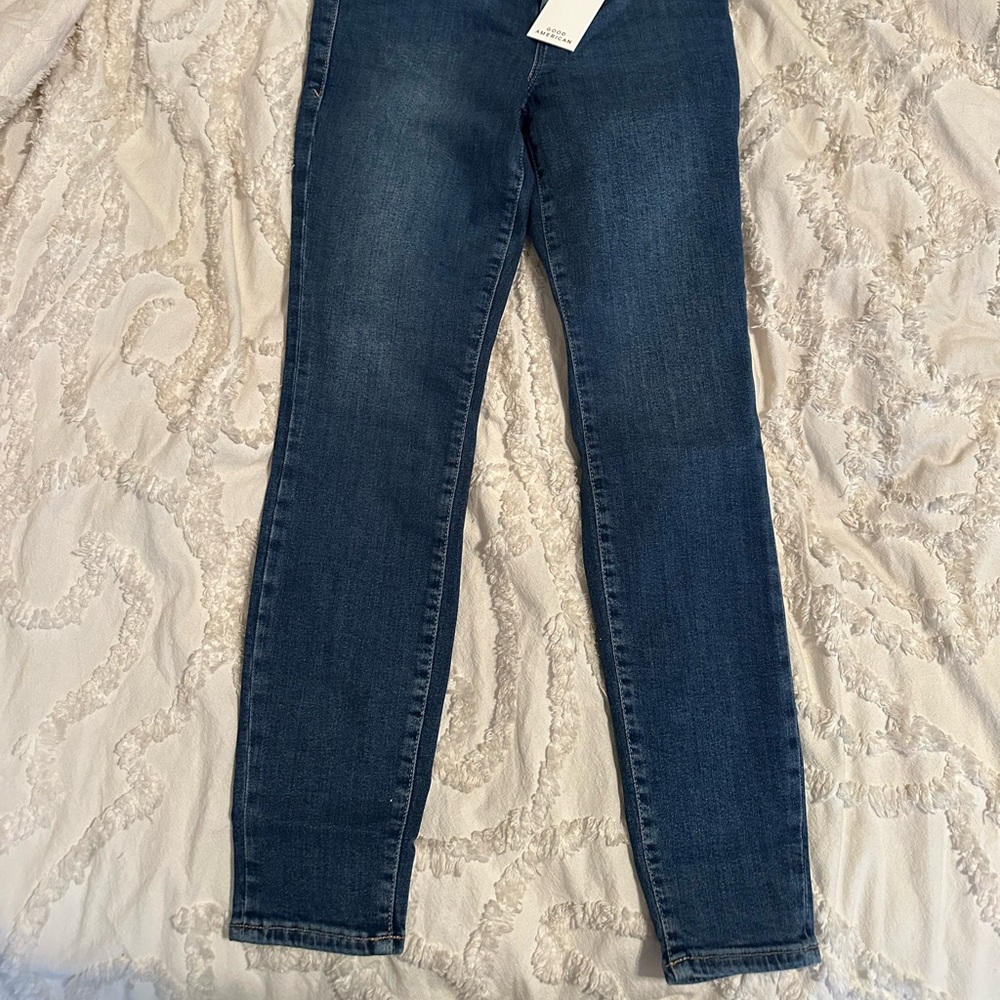 Good American Jeans. Size 27 /4 Good Legs Cropped Blue615 Jeans.
